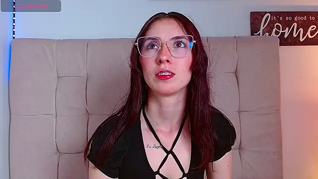 mildre303av online show from March 18, 11:31 pm