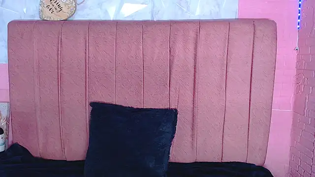 mildre303av online show from October 22, 4:29 pm