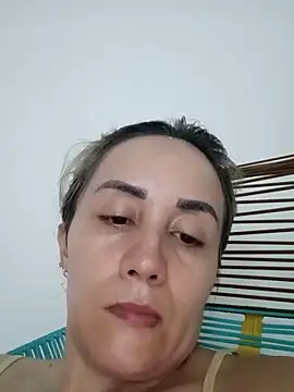 Snapshot of Isabel23zr chatting on April 19, 2:22 am Isabel23zr online show from April 19, 2:22 am
