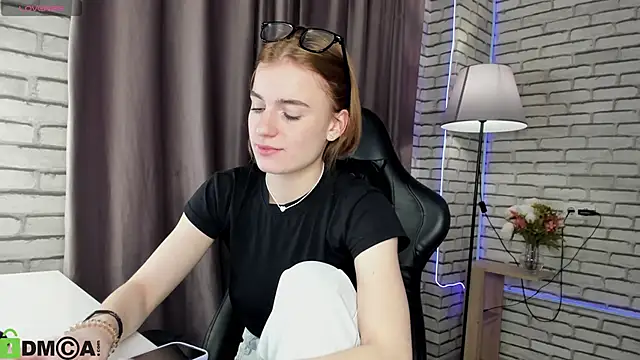 Stacey Brown online show from February 2, 12:20 am