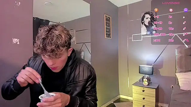 Snapshot of ANDRIUS_24 chatting on December 12, 11:40 am ANDRIUS 24 online show from December 12, 11:40 am