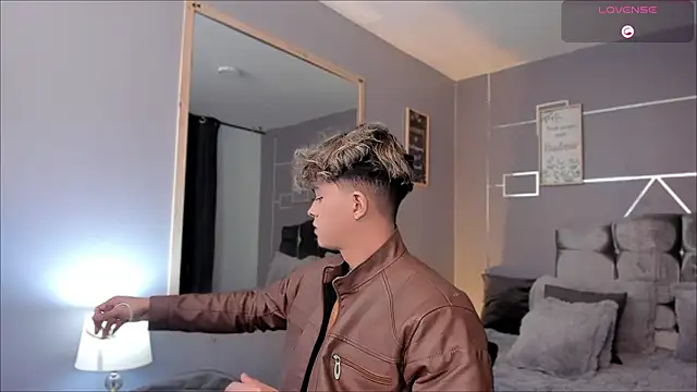 Snapshot of ANDRIUS_24 chatting on February 8, 1:22 pm ANDRIUS 24 online show from February 8, 1:22 pm