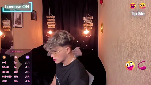 Snapshot of ANDRIUS_24 chatting on March 20, 12:32 pm ANDRIUS 24 online show from March 20, 12:32 pm