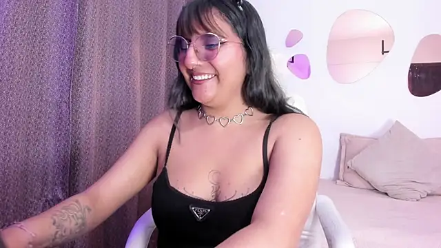 Alliccee online show from November 24, 8:30 pm