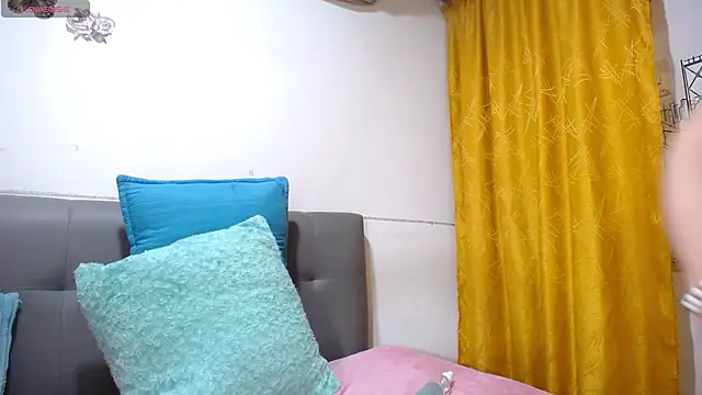 Snapshot of SexyLatinsx chatting on March 14, 7:12 pm SexyLatinsx online show from March 14, 7:12 pm