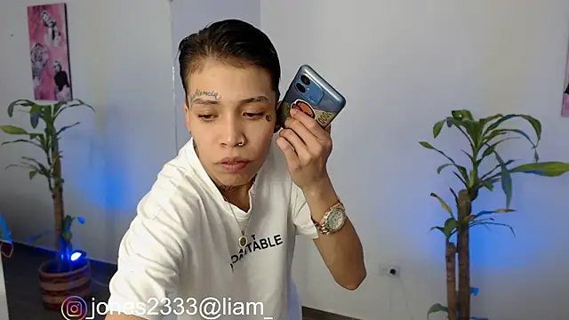 Jonesliam23 online show from January 11, 8:32 pm