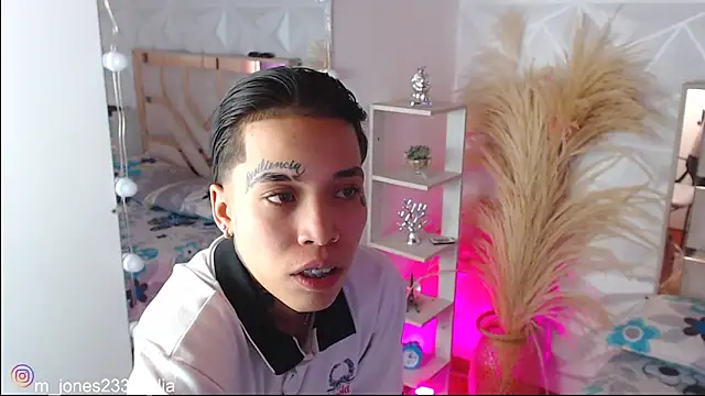 Jonesliam23 online show from November 6, 7:37 pm