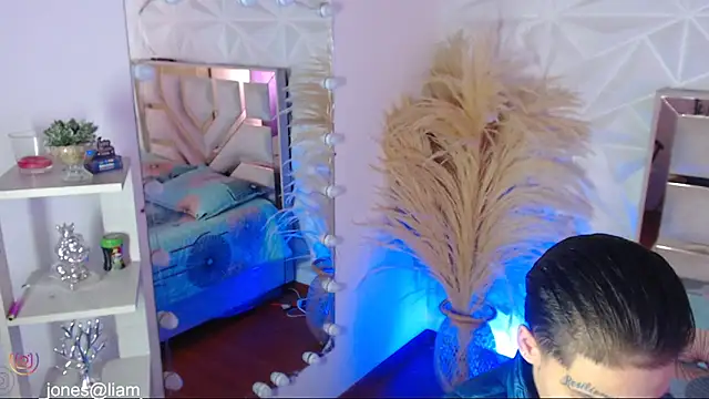 Jonesliam23 online show from March 1, 7:16 pm