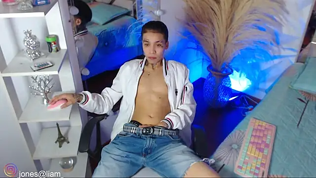 Jonesliam23 online show from March 2, 7:21 pm