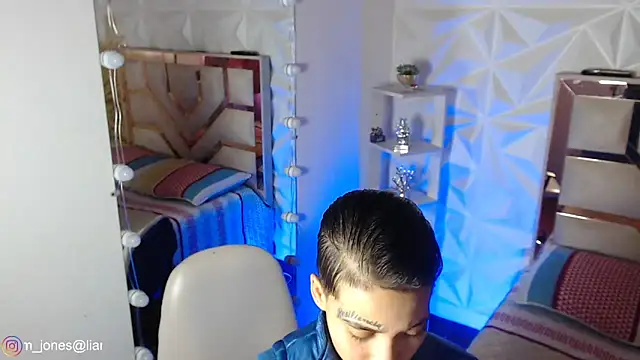 Jonesliam23 online show from March 31, 7:47 pm