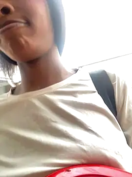 adaraSmiith online show from December 4, 7:34 pm