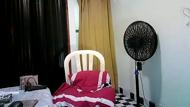Snapshot of kimmiemm chatting on December 28, 2:01 am kimmiemm online show from December 28, 2:01 am