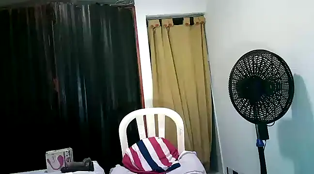 Snapshot of kimmiemm chatting on February 21, 3:12 am kimmiemm online show from February 21, 3:12 am