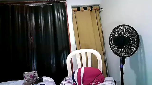 Snapshot of kimmiemm chatting on February 27, 3:14 am kimmiemm online show from February 27, 3:14 am