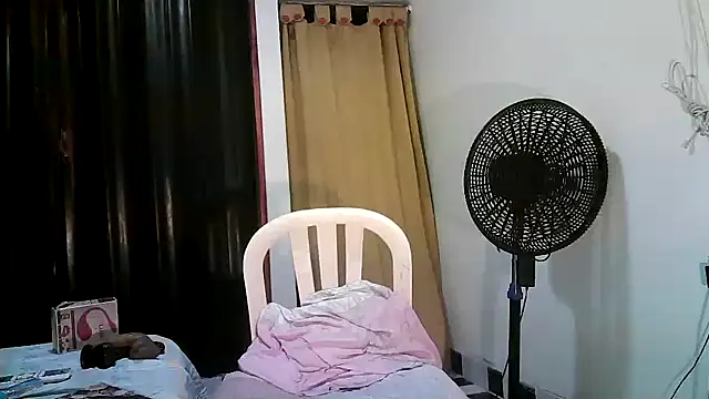 Snapshot of kimmiemm chatting on March 23, 1:53 am kimmiemm online show from March 23, 1:53 am