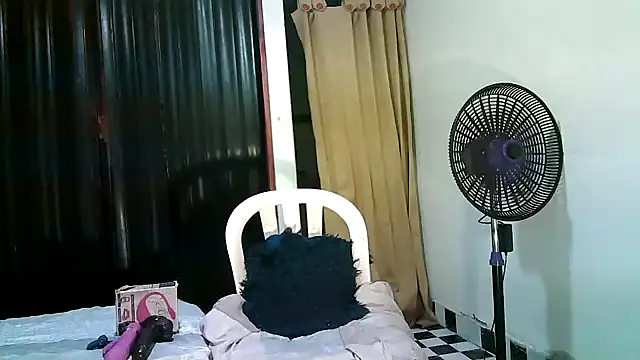 kimmiemm online show from November 3, 2:24 am