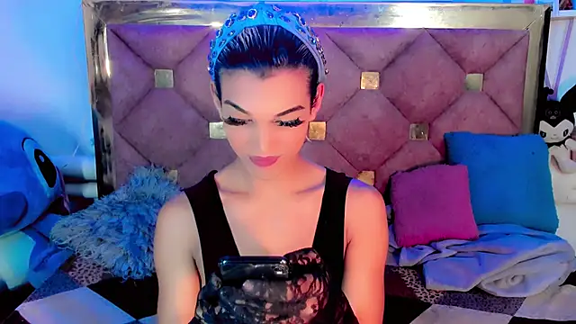 the-horus-girl online show from December 13, 6:49 pm