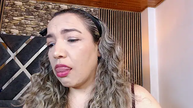 Snapshot of marie_hss chatting on May 28, 7:44 pm marie hss online show from May 28, 7:44 pm