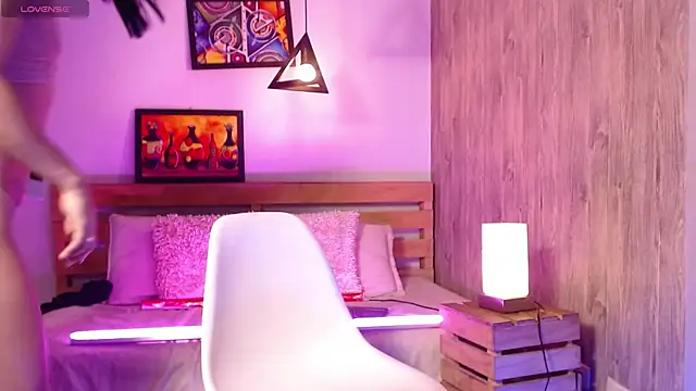 Snapshot of LittleButterfly19 chatting on December 6, 12:23 am LittleButterfly19 online show from December 6, 12:23 am