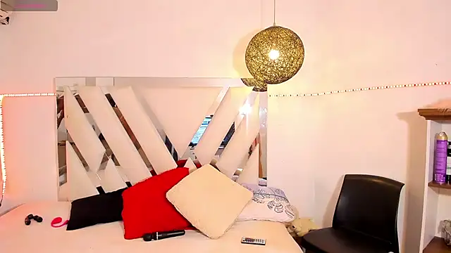 rose scottt online show from February 26, 12:03 pm