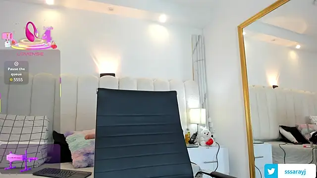 Snapshot of Saraycum chatting on March 12, 8:10 pm Saraycum online show from March 12, 8:10 pm