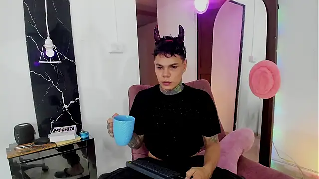 Snapshot of Jordyrodriiguez chatting on October 31, 10:22 pm Jordyrodriiguez online show from October 31, 10:22 pm