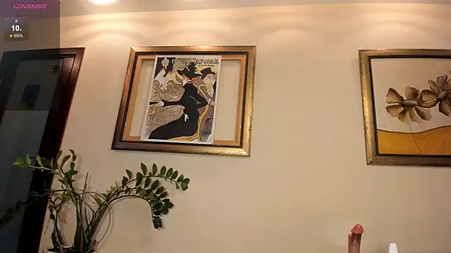 Snapshot of luna-catt chatting on March 15, 1:40 pm luna-catt online show from March 15, 1:40 pm