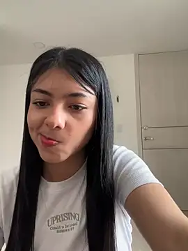 Snapshot of Liissa_cute_ chatting on July 27, 9:11 pm Liissa cute online show from July 27, 9:11 pm
