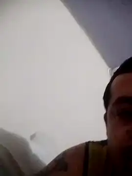 Snapshot of juanbenitez2 chatting on March 18, 5:20 am juanbenitez2 online show from March 18, 5:20 am