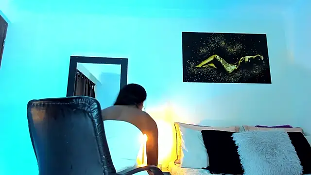 Snapshot of KimberlyBanks2 chatting on October 29, 10:17 am KimberlyBanks2 online show from October 29, 10:17 am