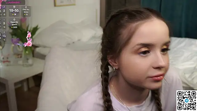 Snapshot of RenetTolken chatting on March 8, 8:14 pm RenetTolken online show from March 8, 8:14 pm