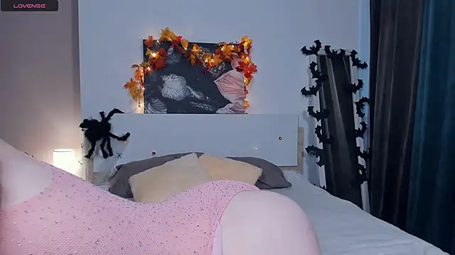 Snapshot of RenetTolken chatting on October 17, 9:12 am RenetTolken online show from October 17, 9:12 am