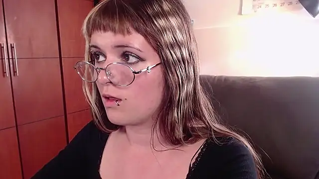 Snapshot of NEXT_DOOR_GIRL_ chatting on November 8, 9:35 pm NEXT DOOR GIRL online show from November 8, 9:35 pm