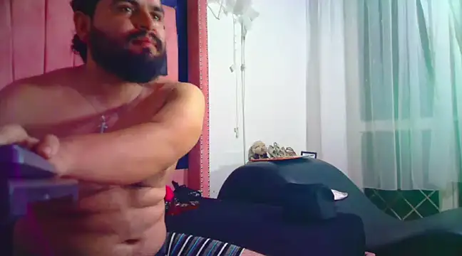 Snapshot of LeidyJones chatting on December 6, 1:33 pm LeidyJones online show from December 6, 1:33 pm