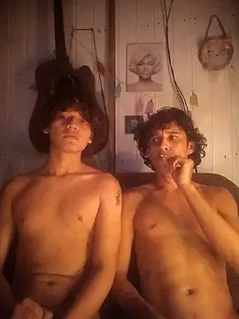 Snapshot of pedrodavid_ chatting on December 19, 11:56 pm pedrodavid online show from December 19, 11:56 pm