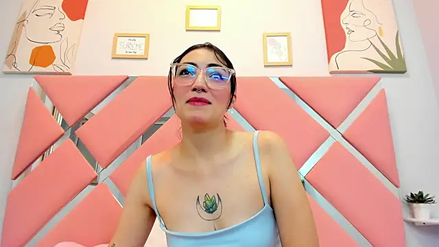 ThailyCherry online show from March 21, 7:35 pm