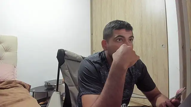 Snapshot of Himoreno25 chatting on May 8, 1:33 am Himoreno25 online show from May 8, 1:33 am