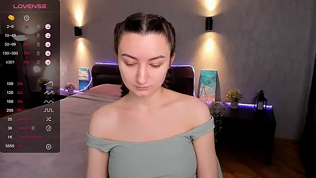 annacooleman online show from February 26, 5:09 am