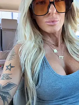 blondiluvsanal online show from October 10, 8:08 pm