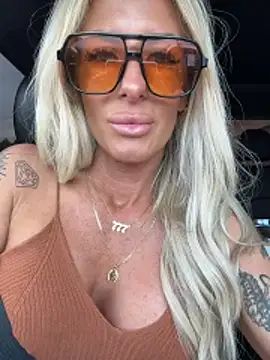 blondiluvsanal online show from April 20, 6:53 pm