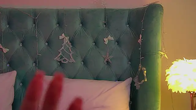 Snapshot of DianaVert chatting on December 21, 6:37 pm DianaVert online show from December 21, 6:37 pm