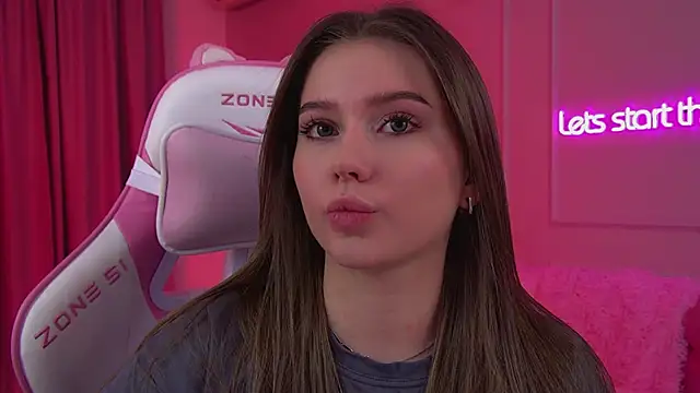 Snapshot of DianaVert chatting on February 19, 6:26 pm DianaVert online show from February 19, 6:26 pm