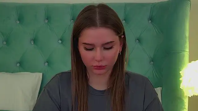 Snapshot of DianaVert chatting on March 2, 5:08 am DianaVert online show from March 2, 5:08 am