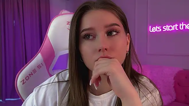 Snapshot of DianaVert chatting on March 4, 6:19 am DianaVert online show from March 4, 6:19 am