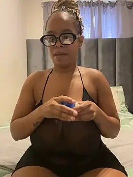 Snapshot of Saggy_areola95 chatting on April 25, 9:01 am Saggy areola95 online show from April 25, 9:01 am