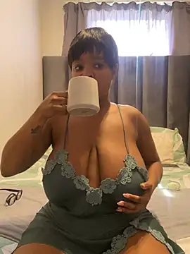 Snapshot of Saggy_areola95 chatting on May 12, 10:56 am Saggy areola95 online show from May 12, 10:56 am