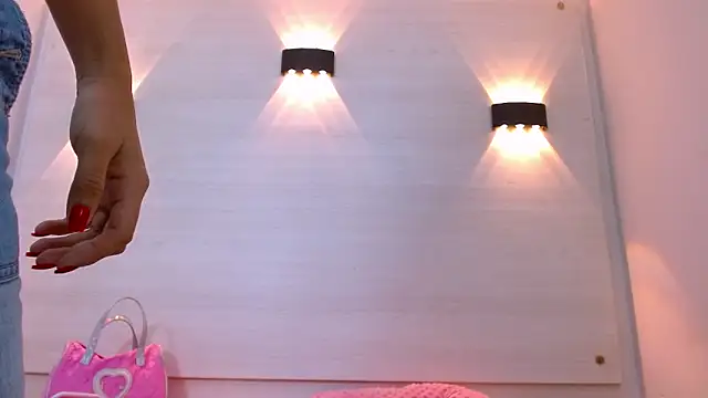 Snapshot of AndreaGil_ chatting on November 6, 12:50 pm AndreaGil online show from November 6, 12:50 pm