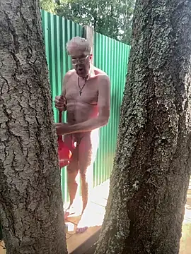 twist699 online show from April 3, 5:55 pm