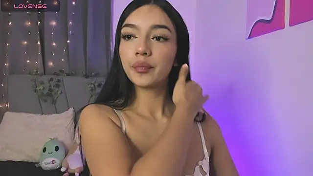 Snapshot of emy_bonita1 chatting on December 3, 2:25 am emy bonita1 online show from December 3, 2:25 am