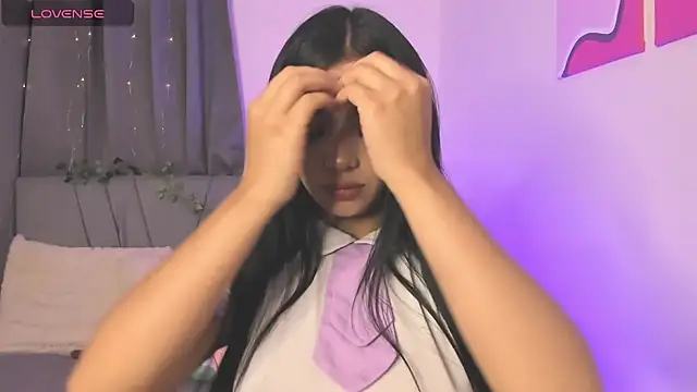 Snapshot of emy_bonita1 chatting on December 21, 2:19 am emy bonita1 online show from December 21, 2:19 am